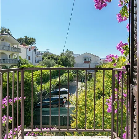 Seaside Family Friendly House With A Swimming Pool Arbanija, Ciovo - 24430 Semesterbostad *