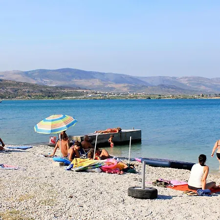 Semesterbostad Seaside Family Friendly House With A Swimming Pool Arbanija, Ciovo - 24430 Trogir