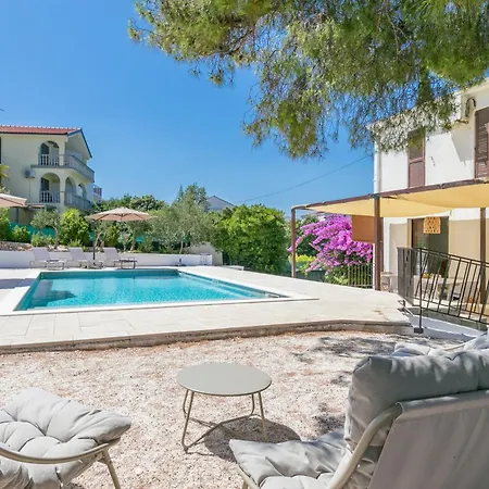 Seaside Family Friendly House With A Swimming Pool Arbanija, Ciovo - 24430 Semesterbostad *