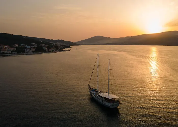 Seaside Family Friendly House With A Swimming Pool Arbanija, Ciovo - 24430 Vakantiehuis Trogir