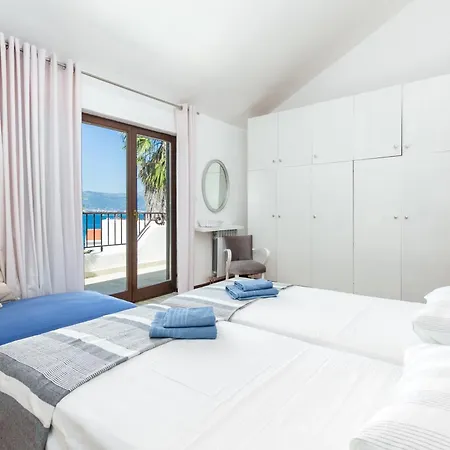 Semesterbostad Seaside Family Friendly House With A Swimming Pool Arbanija, Ciovo - 24430 Trogir