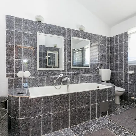 Semesterbostad Seaside Family Friendly House With A Swimming Pool Arbanija, Ciovo - 24430 Trogir
