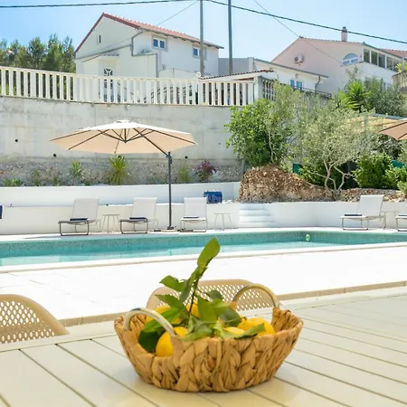 Seaside Family Friendly House With A Swimming Pool Arbanija, Ciovo - 24430 * Трогир