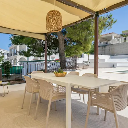 Hébergement de vacances Seaside Family Friendly House With A Swimming Pool Arbanija, Ciovo - 24430 Trogir