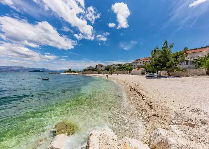 Seaside Family Friendly House With A Swimming Pool Arbanija, Ciovo - 24430 Σπίτι διακοπών Τρογκίρ