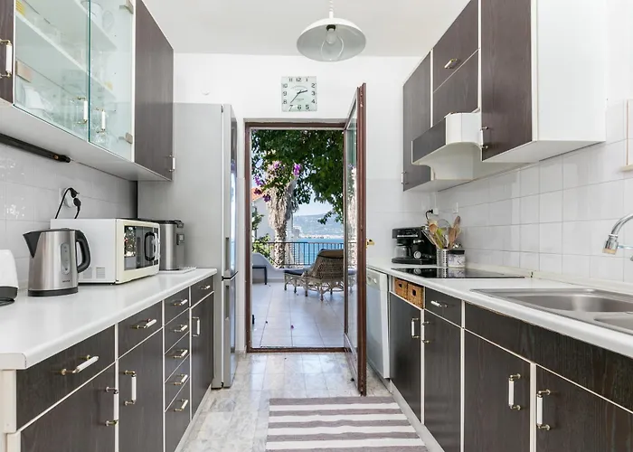 Seaside Family Friendly House With A Swimming Pool Arbanija, Ciovo - 24430 Σπίτι διακοπών Τρογκίρ