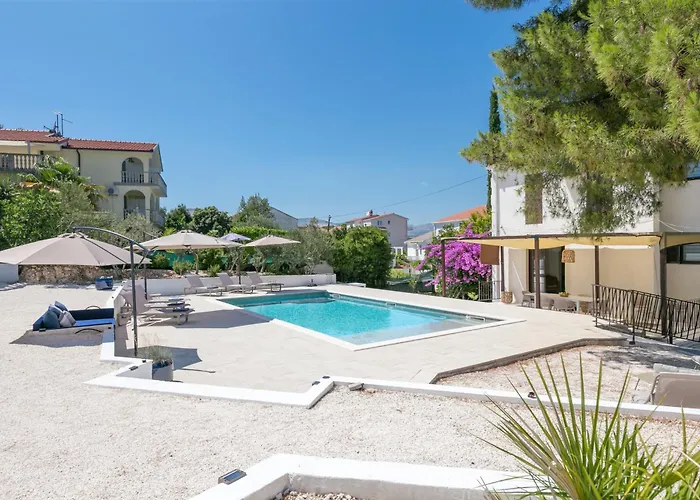 Seaside Family Friendly House With A Swimming Pool Arbanija, Ciovo - 24430 * Τρογκίρ