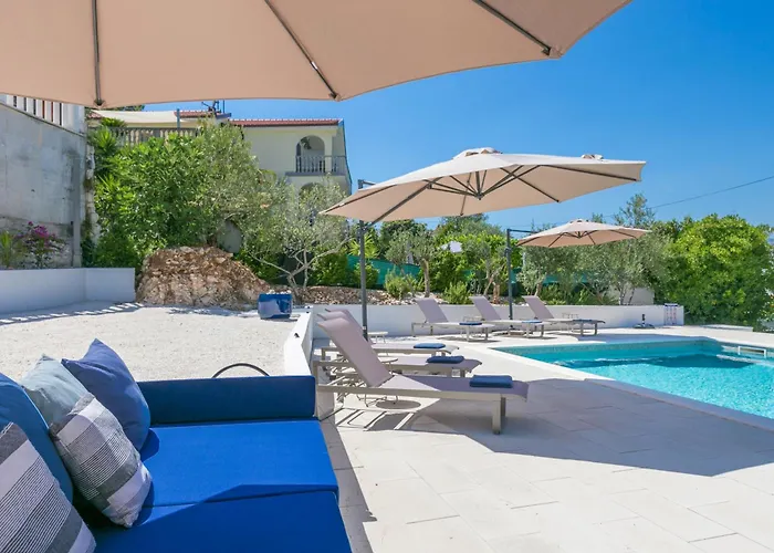 Seaside Family Friendly House With A Swimming Pool Arbanija, Ciovo - 24430 Σπίτι διακοπών Τρογκίρ