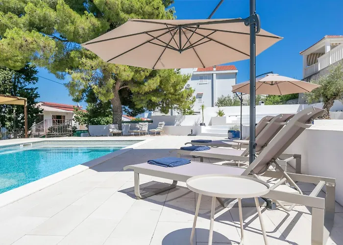 Seaside Family Friendly House With A Swimming Pool Arbanija, Ciovo - 24430 Τρογκίρ