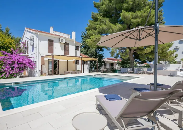 Seaside Family Friendly House With A Swimming Pool Arbanija, Ciovo - 24430 * Τρογκίρ