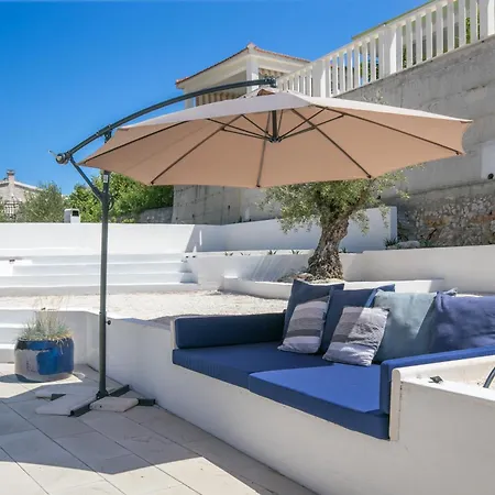 Casa de Férias Seaside Family Friendly House With A Swimming Pool Arbanija, Ciovo - 24430